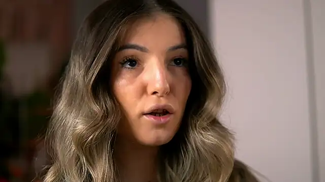 KellyMathews online show from April 3, 2026, 2:18 am