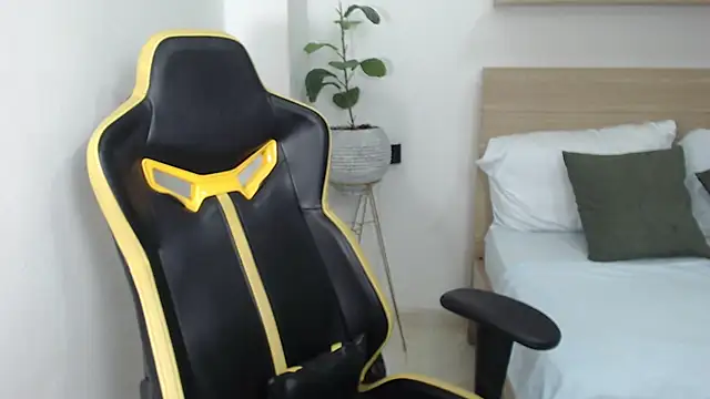 chaymae nah  online show from March 21, 2025, 3:35 pm