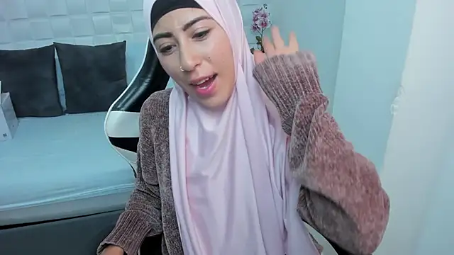 chaymae nah  online show from March 7, 2025, 12:45 pm