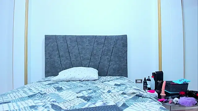 Snapshot of bella-black chatting on October 13, 2025, 11:16 pm bella-black online show from October 13, 2025, 11:16 pm