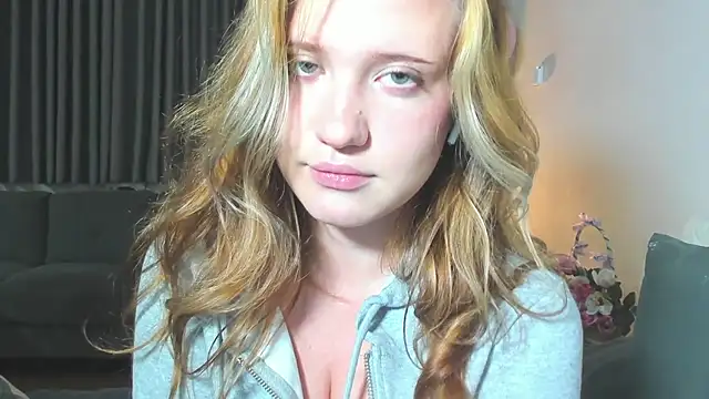 HanahCute online show from March 5, 2025, 9:15 pm