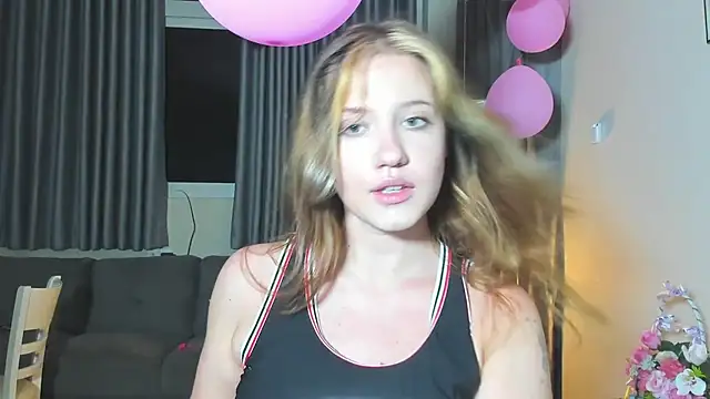 HanahCute online show from March 7, 2025, 8:33 pm