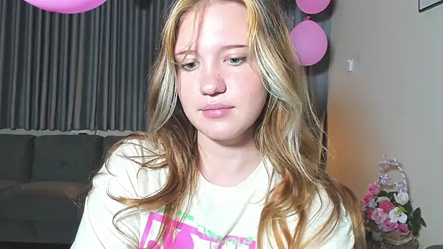 HanahCute online show from March 6, 2025, 10:36 pm