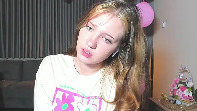 HanahCute online show from March 6, 2025, 7:32 pm