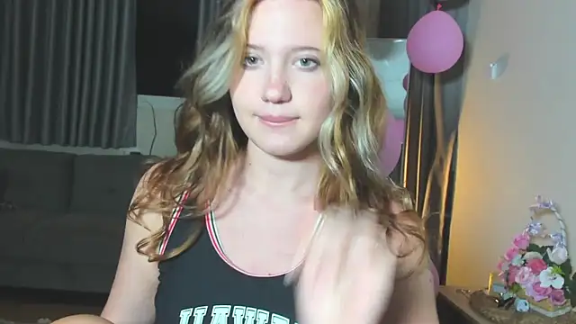 HanahCute online show from March 7, 2025, 5:28 pm