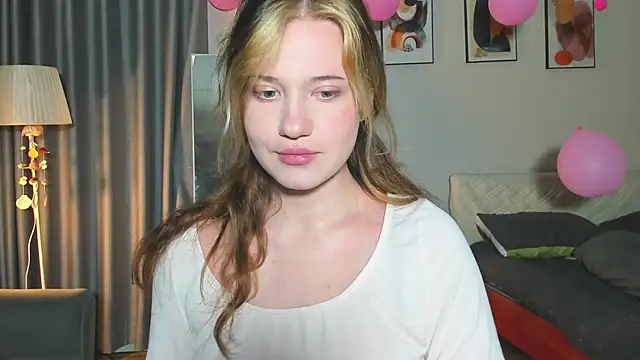 HanahCute online show from March 3, 2025, 9:26 pm