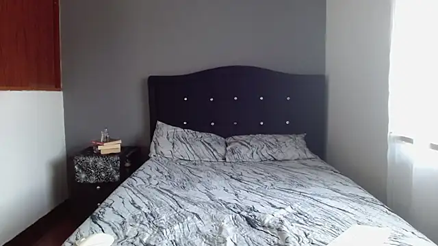 Emilia 1995 online show from September 24, 2025, 1:39 pm