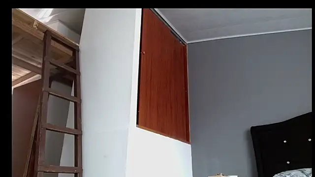 Snapshot of Emilia_1995 chatting on April 19, 2026, 6:10 pm Emilia 1995 online show from April 19, 2026, 6:10 pm