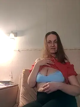 Evelina cute online show from November 17, 2025, 8:02 pm