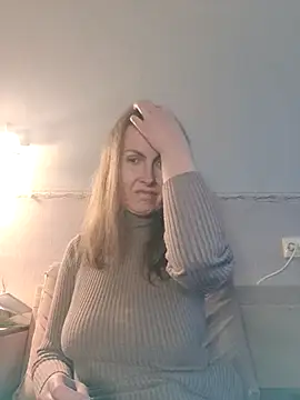 Evelina cute online show from December 2, 2025, 1:02 pm