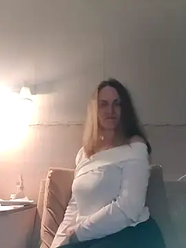 Evelina cute online show from December 17, 2025, 4:01 pm