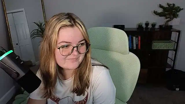 rodeobrii online show from September 18, 2025, 2:58 am