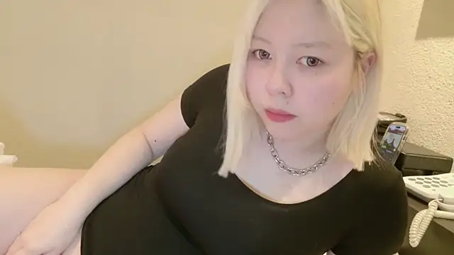 Snapshot of NANAchan_R chatting on February 4, 2025, 11:38 am NANAchan R online show from February 4, 2025, 11:38 am