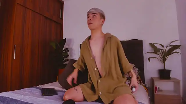 2gays 1Str8 online show from January 30, 2025, 7:48 pm