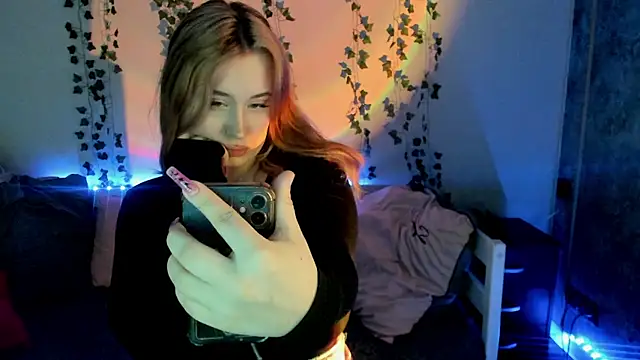 Snapshot of Emily_Gin chatting on February 26, 2025, 5:24 am Emily Gin online show from February 26, 2025, 5:24 am