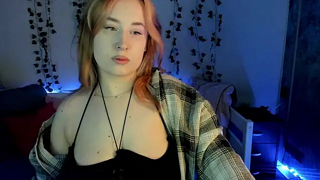 Snapshot of Emily_Gin chatting on February 19, 2025, 2:33 am Emily Gin online show from February 19, 2025, 2:33 am