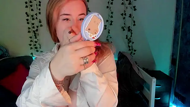 Snapshot of Emily_Gin chatting on February 15, 2025, 2:15 am Emily Gin online show from February 15, 2025, 2:15 am