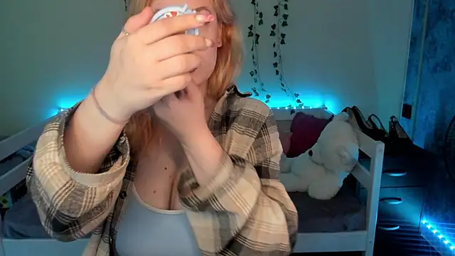 Snapshot of Emily_Gin chatting on October 3, 2025, 2:37 am Emily Gin online show from October 3, 2025, 2:37 am