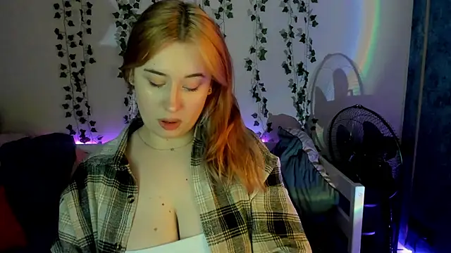 Snapshot of Emily_Gin chatting on February 12, 2025, 5:47 am Emily Gin online show from February 12, 2025, 5:47 am