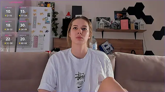 Girl alone home online show from November 21, 2025, 3:55 pm