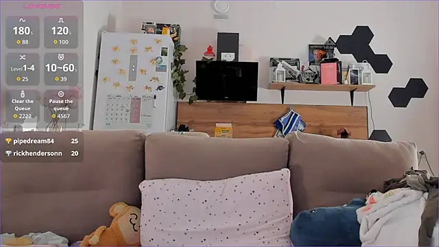 Girl alone home online show from November 29, 2025, 4:45 am