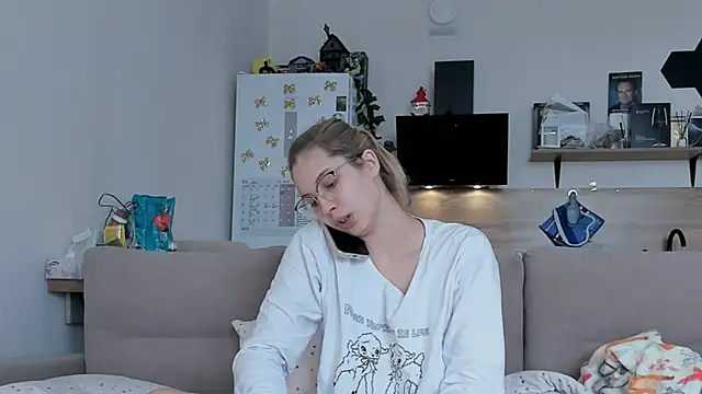 Girl alone home online show from May 30, 2026, 4:52 am