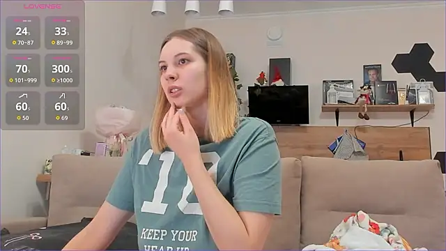 Girl alone home online show from March 5, 2026, 3:52 pm