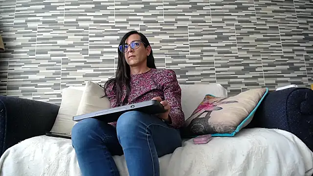 VioletaGomezCo online show from November 18, 2025, 8:56 pm