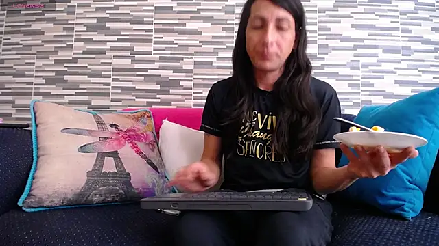 Snapshot of VioletaGomezCo chatting on May 27, 2026, 3:08 pm VioletaGomezCo online show from May 27, 2026, 3:08 pm