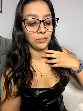 BrittanyDiaz online show from October 3, 2025, 7:04 pm