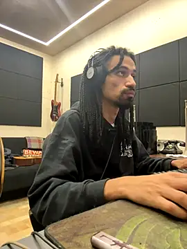 Snapshot of hotcamboy420 chatting on November 17, 2025, 5:22 am hotcamboy420 online show from November 17, 2025, 5:22 am