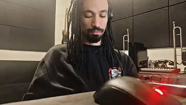 Snapshot of hotcamboy420 chatting on November 10, 2025, 4:06 am hotcamboy420 online show from November 10, 2025, 4:06 am