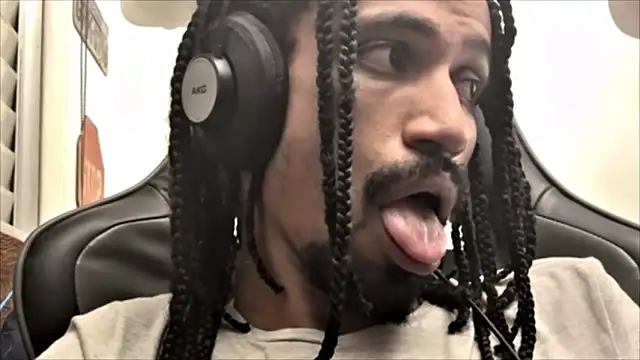 Snapshot of hotcamboy420 chatting on February 22, 2025, 6:17 am hotcamboy420 online show from February 22, 2025, 6:17 am