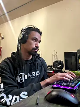 Snapshot of hotcamboy420 chatting on November 2, 2025, 8:36 pm hotcamboy420 online show from November 2, 2025, 8:36 pm