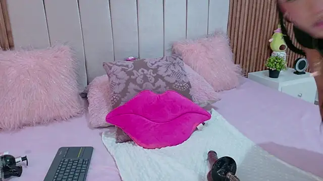 cristal subin69 online show from November 16, 2025, 12:54 pm