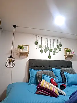 karlamorris  online show from October 6, 2025, 1:34 pm