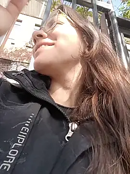 karlamorris  online show from November 7, 2025, 1:37 pm