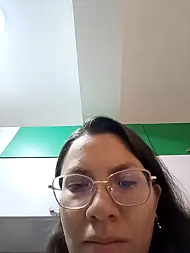 karlamorris  online show from October 1, 2025, 1:37 pm