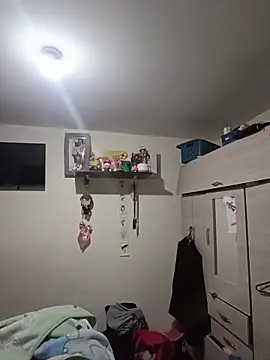 karlamorris  online show from November 19, 2025, 11:43 am