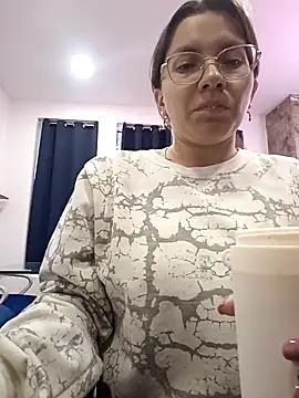 karlamorris  online show from September 16, 2025, 1:34 pm