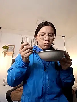 karlamorris  online show from October 11, 2025, 1:56 pm