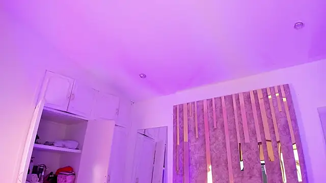 Snapshot of LeahxBarker chatting on March 8, 2025, 8:14 pm LeahxBarker online show from March 8, 2025, 8:14 pm