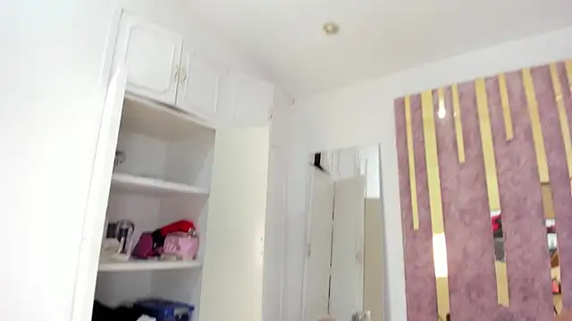 Snapshot of LeahxBarker chatting on March 19, 2025, 9:37 pm LeahxBarker online show from March 19, 2025, 9:37 pm