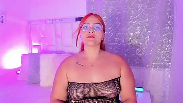 Snapshot of LeahxBarker chatting on October 4, 2025, 1:51 am LeahxBarker online show from October 4, 2025, 1:51 am