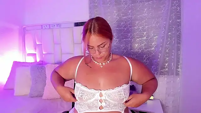 LeahxBarker online show from December 16, 2025, 1:21 am