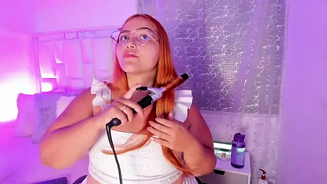 Snapshot of LeahxBarker chatting on October 22, 2025, 1:49 am LeahxBarker online show from October 22, 2025, 1:49 am