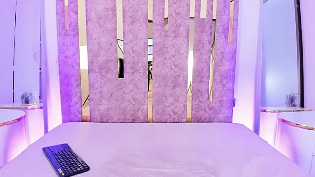 Snapshot of LeahxBarker chatting on March 20, 2025, 12:40 am LeahxBarker online show from March 20, 2025, 12:40 am