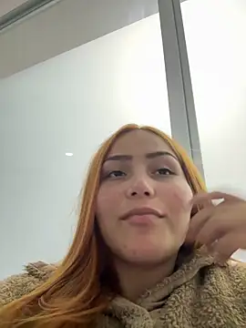 Snapshot of LeahxBarker chatting on October 19, 2025, 5:32 am LeahxBarker online show from October 19, 2025, 5:32 am