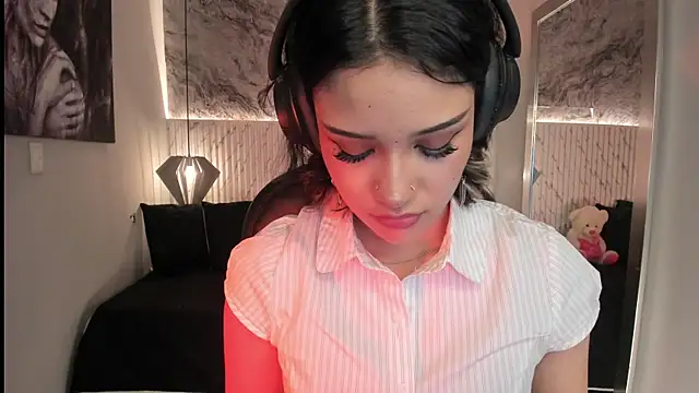 Snapshot of renee_shelby_ chatting on July 7, 2026, 9:07 pm renee shelby online show from July 7, 2026, 9:07 pm