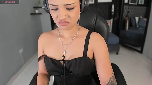 Snapshot of renee_shelby_ chatting on February 9, 2026, 8:29 pm renee shelby online show from February 9, 2026, 8:29 pm